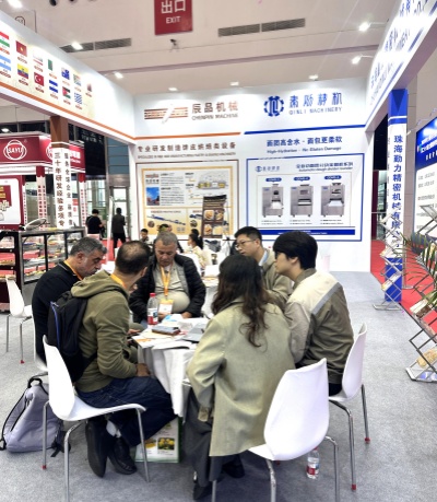 QUEENLY MACHINERY exhibition booth and equipment display